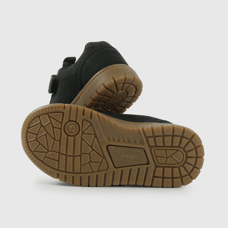 Zapatilla Urbana Negra de Caminante talla 21 a 27