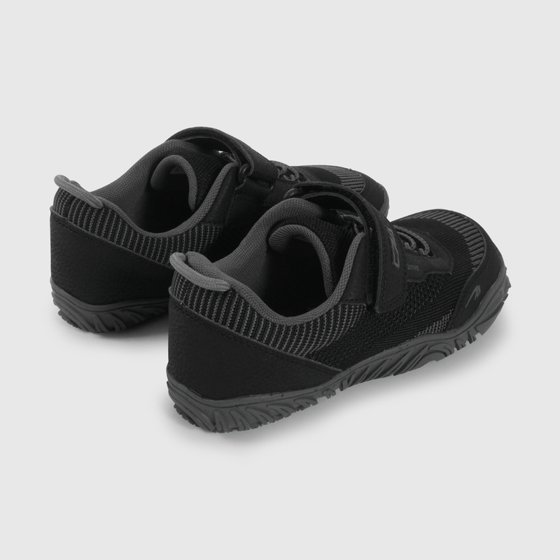 Zapatilla Outdoor de Niño Flexible Negra Talla 28 al 38 con Velcro
