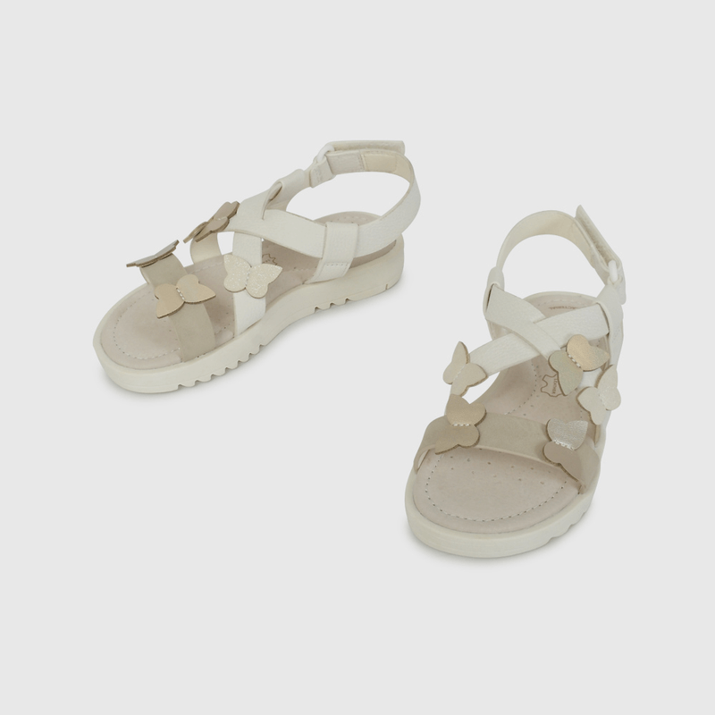 Sandalia Blanca con Aplicación de Mariposas de Caminante talla 21 a 27