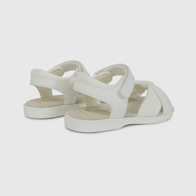 Sandalia de Broderie Blanca de Caminante talla 21 a 27