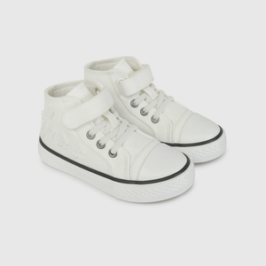 Zapatilla de Lona Blanca con Aplicaciones de Flores de Caminante talla 21 a 27