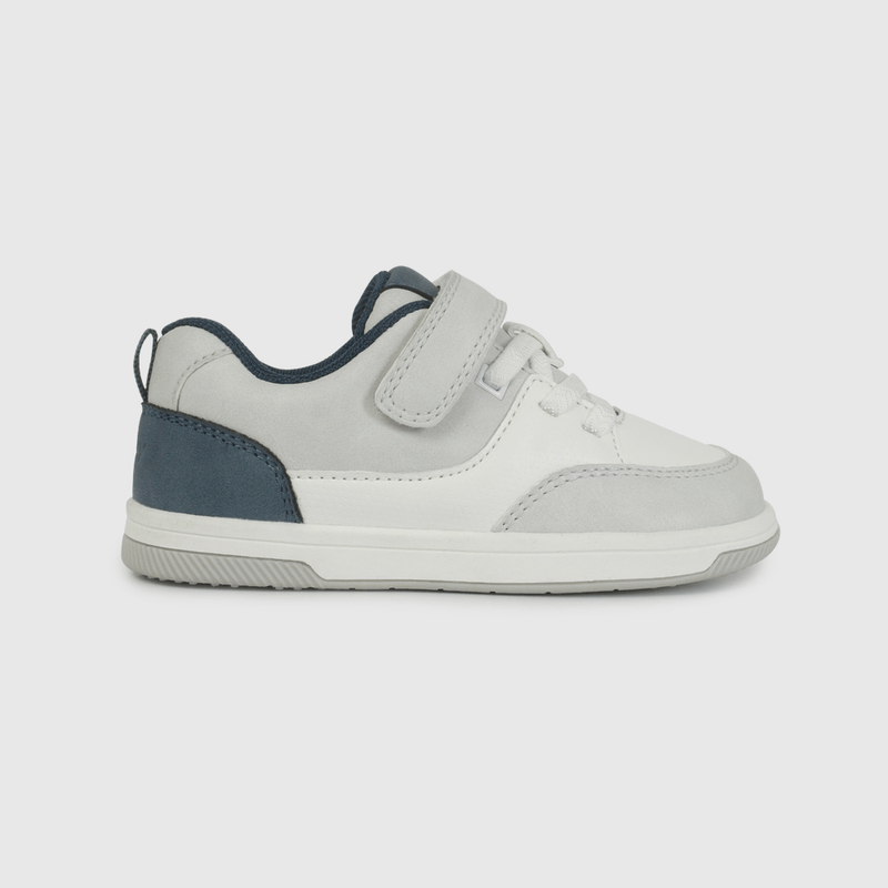 Zapatilla Urbana Skate Blanca y Gris de Caminante talla 21 a 27