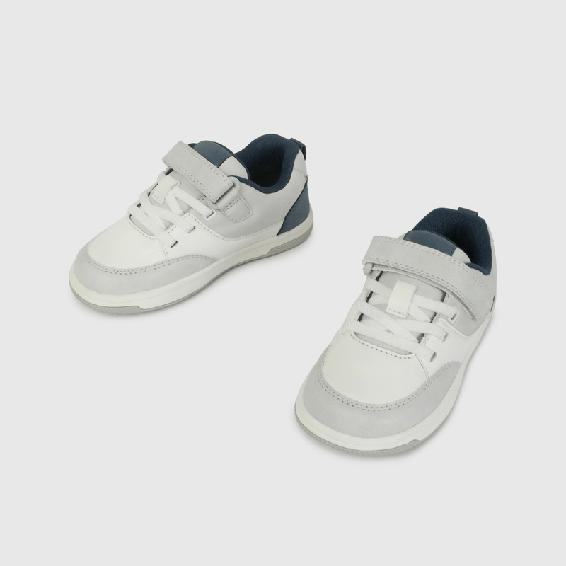 Zapatilla Urbana Skate Blanca y Gris de Caminante talla 21 a 27