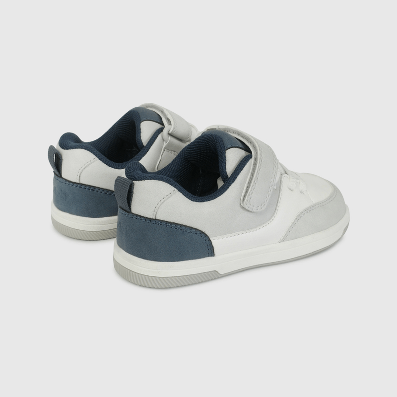 Zapatilla Urbana Skate Blanca y Gris de Caminante talla 21 a 27