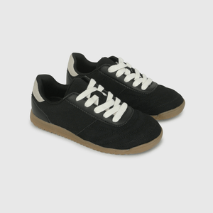Zapatilla Urbana Negra de Niño Calce Medio talla 28 a 38