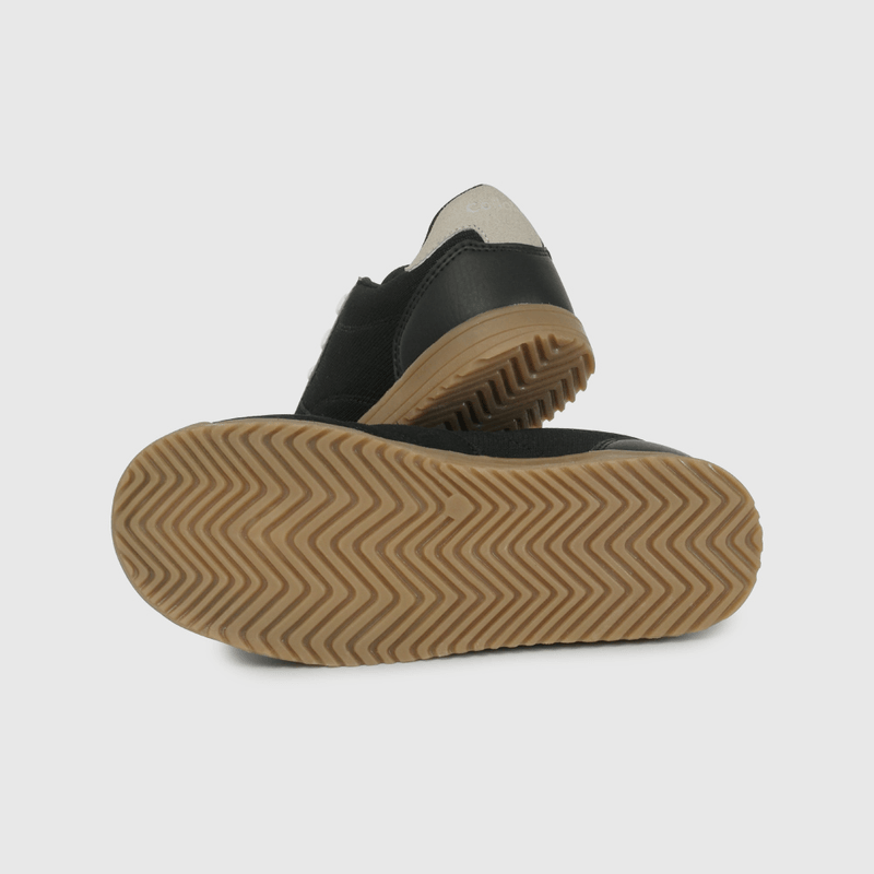 Zapatilla Urbana Negra de Niño Calce Medio talla 28 a 38