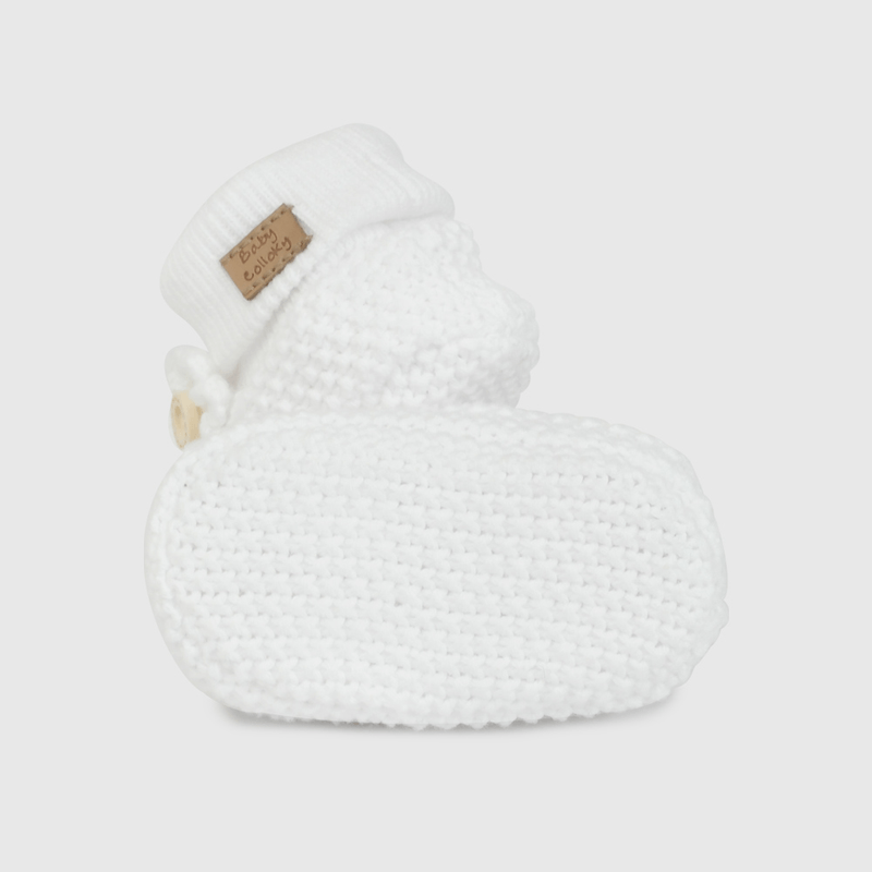 Pantufla Blanca Tejida Aplicación Flor de Bebé talla 14 a 18