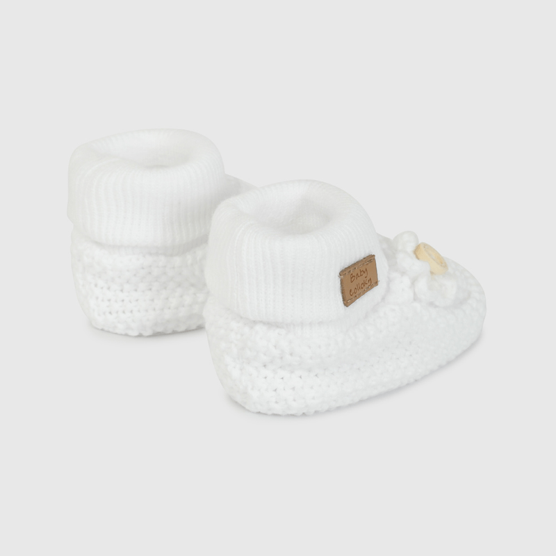 Pantufla Blanca Tejida Aplicación Flor de Bebé talla 14 a 18