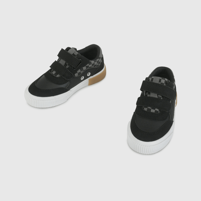 Zapatilla Urbana Negra con Cuadros de Caminante talla 21 a 27