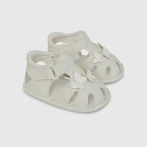 Sandalia Blanca con Aplicaciones de Mariposas de Bebé talla 14 a 18