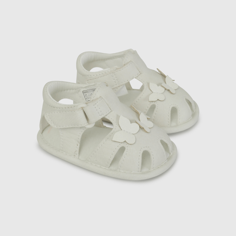Sandalia Blanca con Aplicaciones de Mariposas de Bebé talla 14 a 18