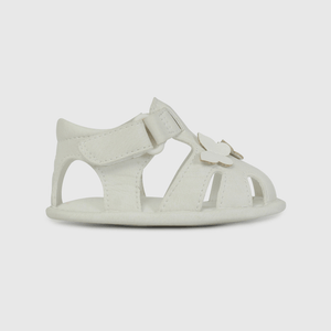 Sandalia Blanca con Aplicaciones de Mariposas de Bebé talla 14 a 18