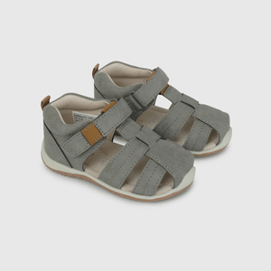Sandalia Cangrejera Gris  de Primeros Pasos talla 18 a 21