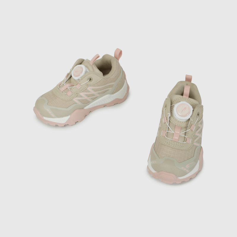 Zapatilla Outdoor Beige con Ajuste Giratorio de Caminante talla 21 a 27