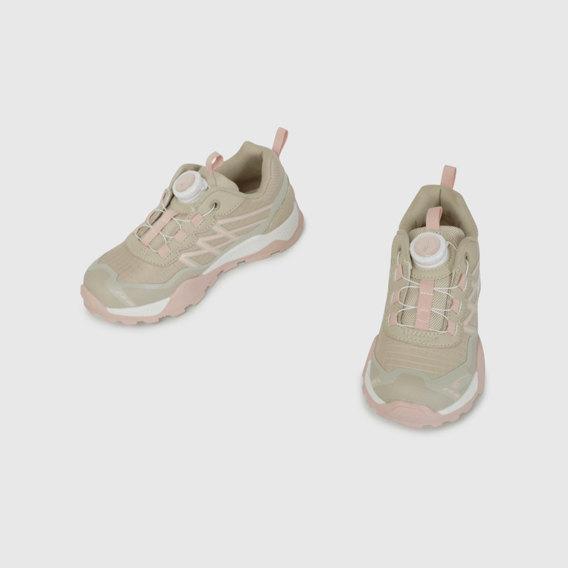 Zapatilla Outdoor Beige con Ajuste Giratorio de Niño talla 28 a 38