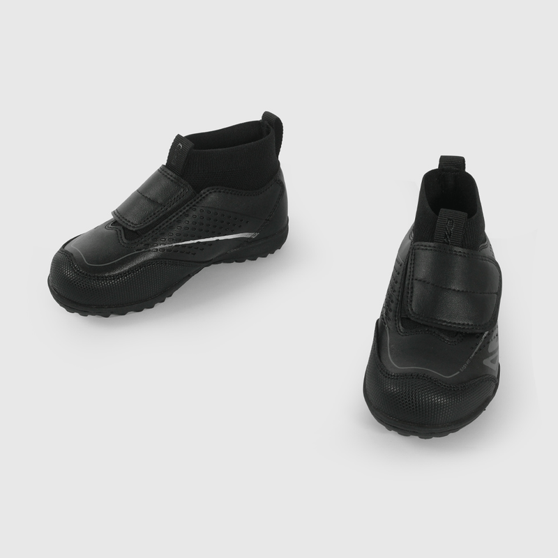 Zapatilla de Fútbol Negra de Caminante talla 21 a 27