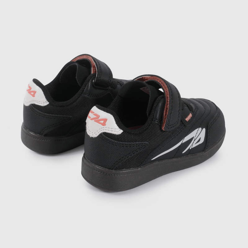 Zapatilla De Fútbol Negra  de Caminante talla 21 a 27