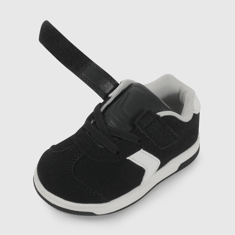 Zapatilla Urbana Negra  de Primeros Pasos talla 18 a 21