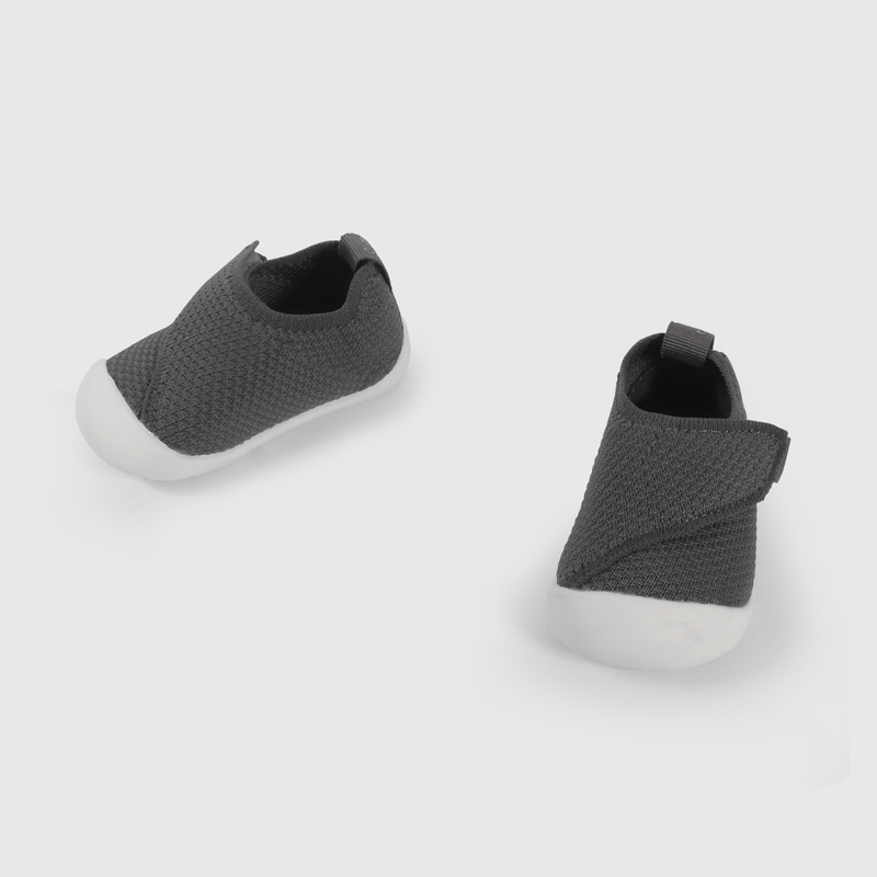 Zapatilla Urbana Negra de Gateador talla 17 a 20