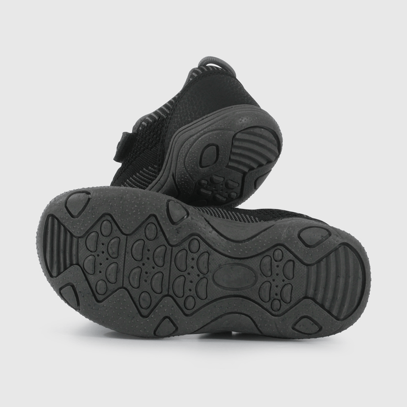 Zapatilla Outdoor Flexible Negra de Caminante talla 21 a 27