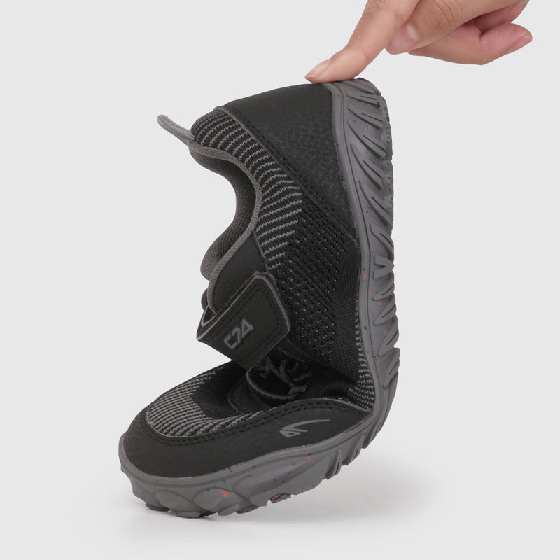 Zapatilla Outdoor de Niño Flexible Negra Talla 28 al 38 con Velcro