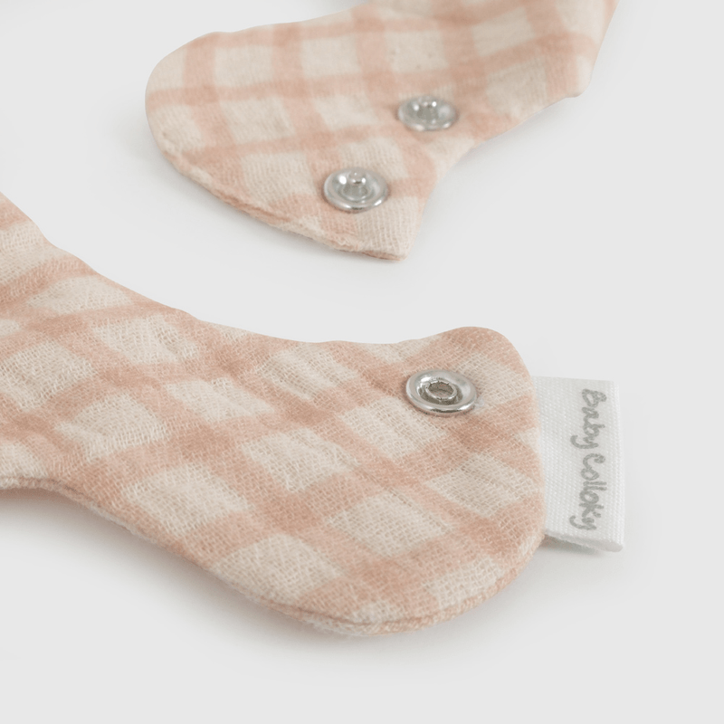 Packs Dos Baberos Impermeables Rosado Cuadrille de New born talla Única
