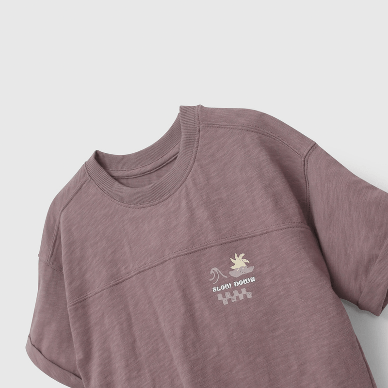 Polera Morada Estampado en la Espalda Niño talla 3 a 12 Años