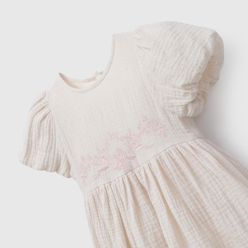 Vestido Bordado de Niña